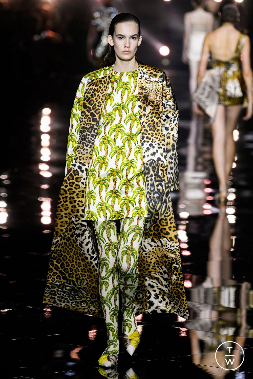 Fashion Week Milan Spring/Summer 2023 look 28 from the Roberto Cavalli collection 女装