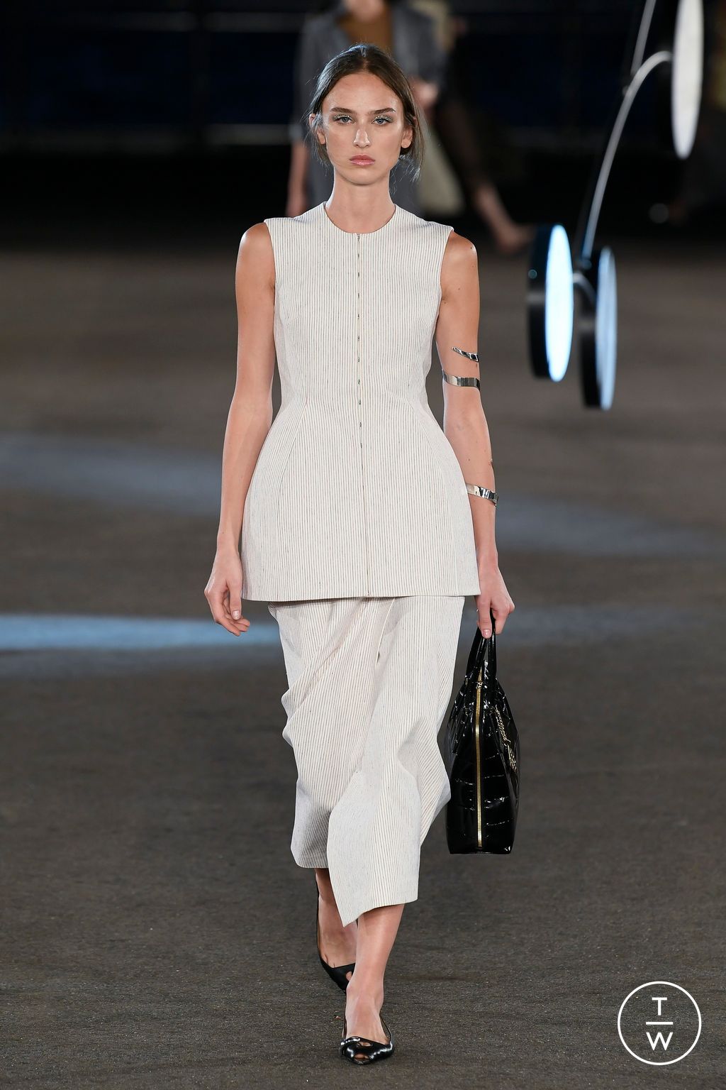 Fashion Week New York Spring/Summer 2023 look 19 from the Tory Burch collection 女装