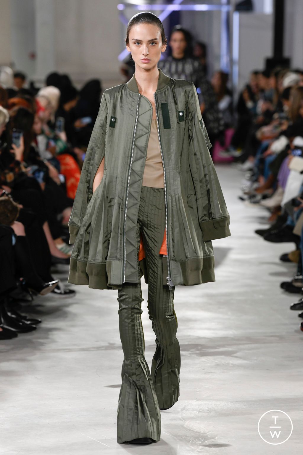 Fashion Week Paris Spring/Summer 2023 look 14 from the Sacai collection 女装