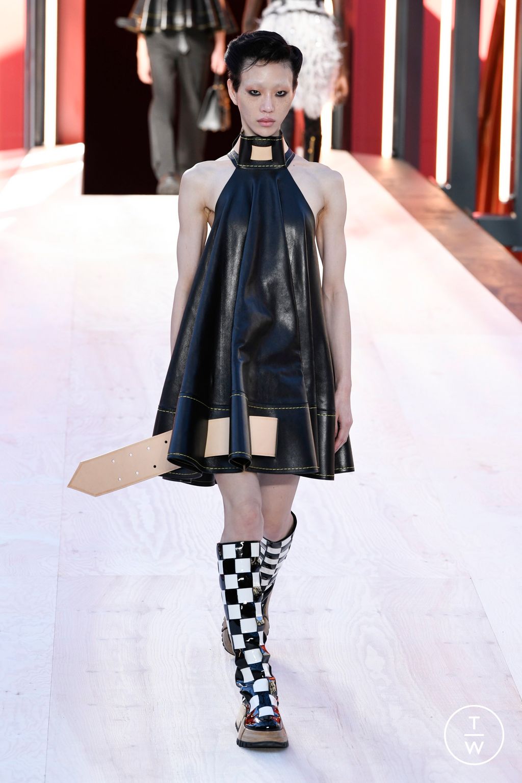Fashion Week Paris Spring/Summer 2023 look 33 from the Louis Vuitton collection womenswear