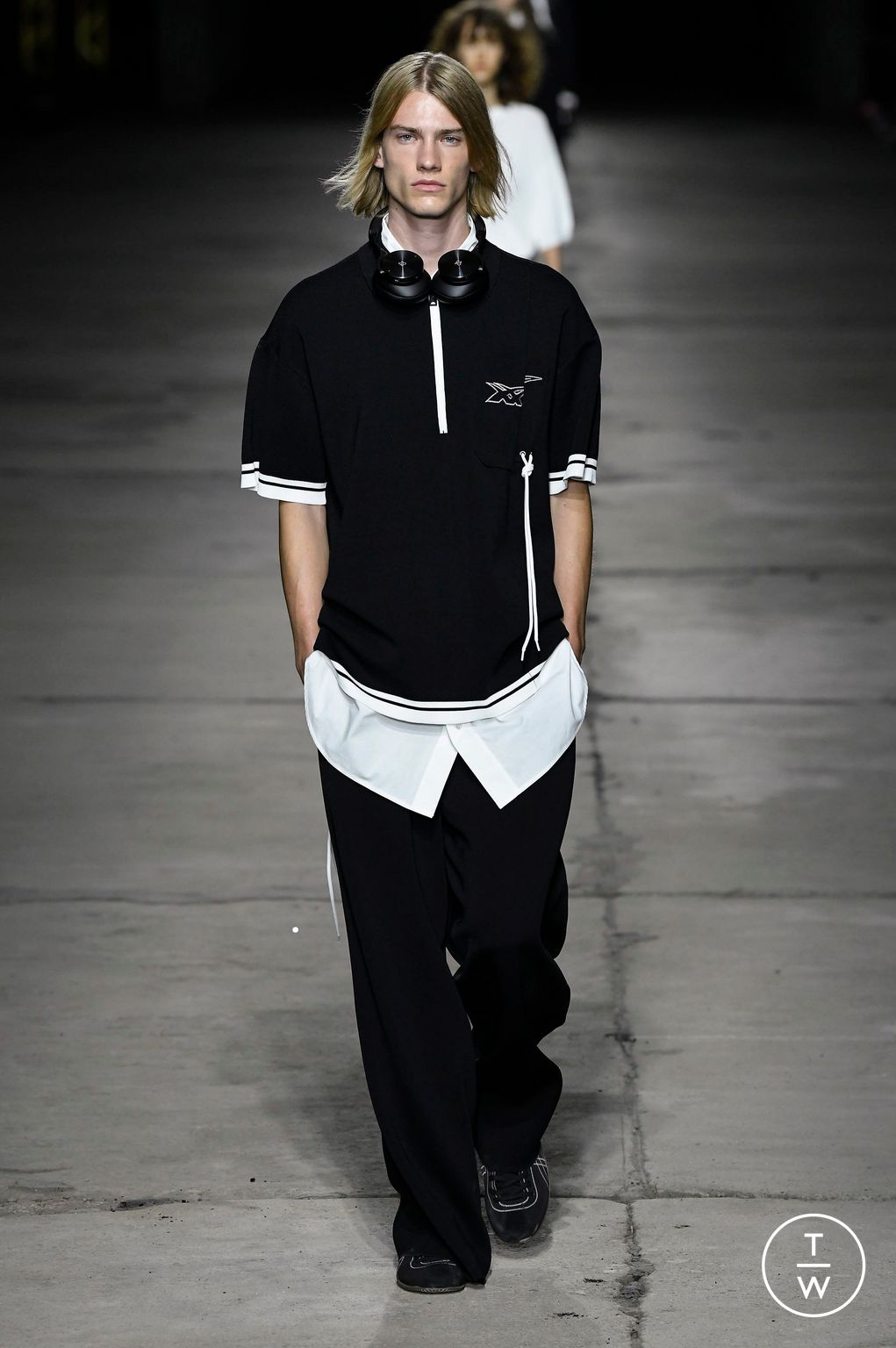 Fashion Week Milan Spring/Summer 2023 look 19 from the Onitsuka Tiger collection 女装