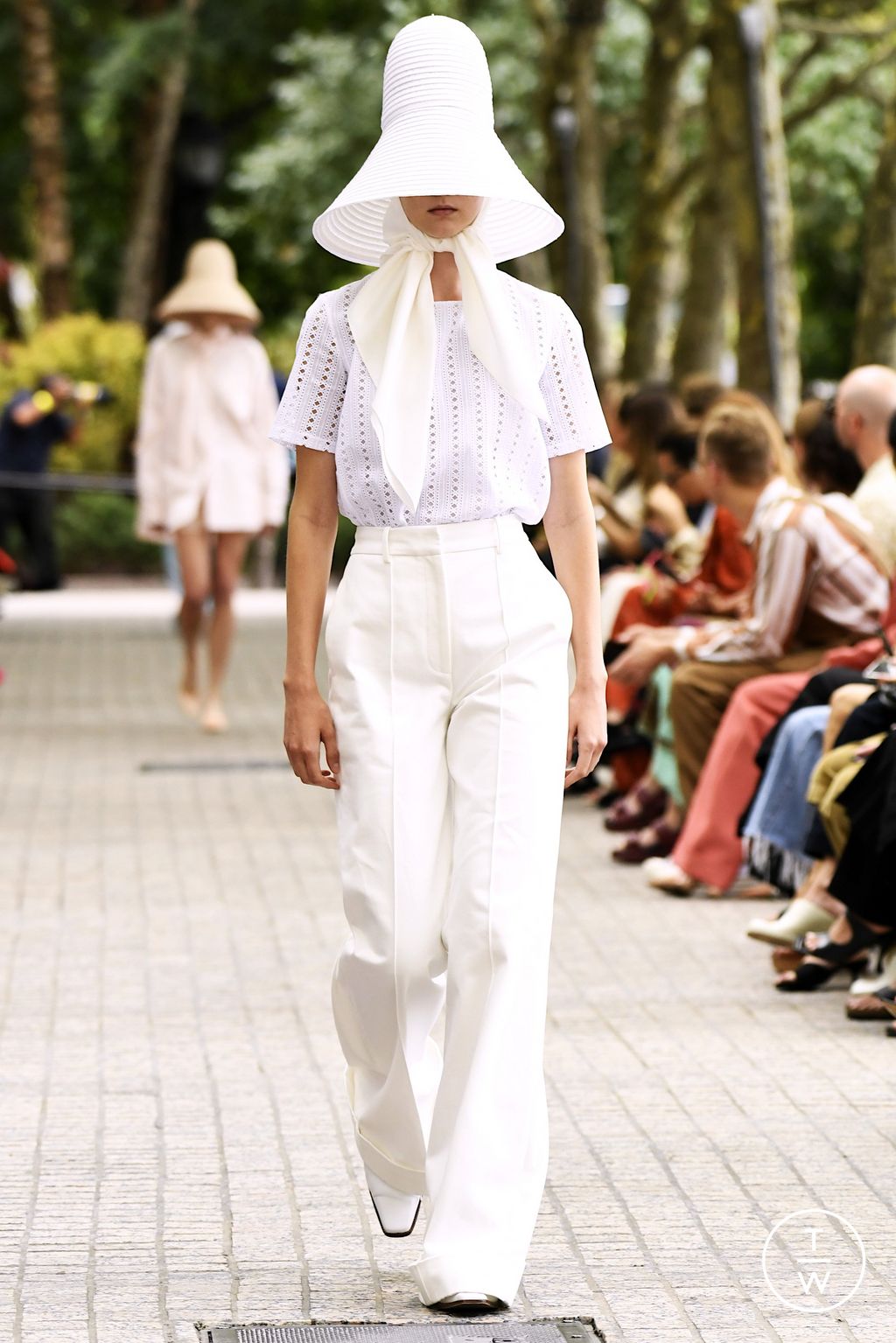 Fashion Week New York Spring/Summer 2023 look 21 de la collection Adam Lippes womenswear