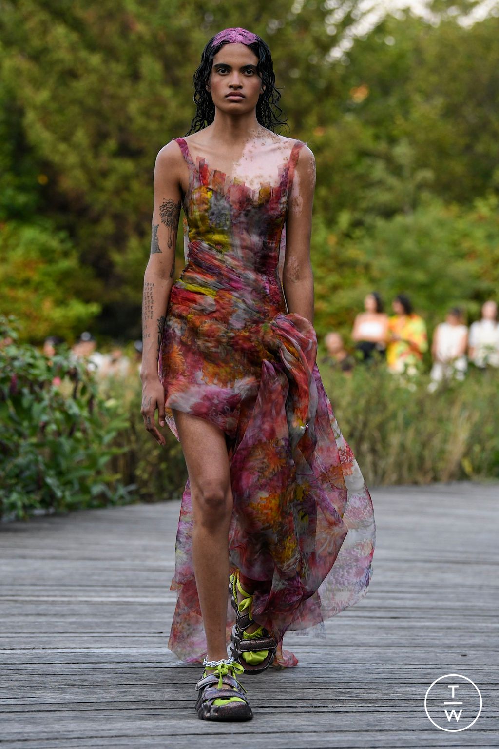 Fashion Week New York Spring/Summer 2023 look 28 de la collection Collina Strada womenswear