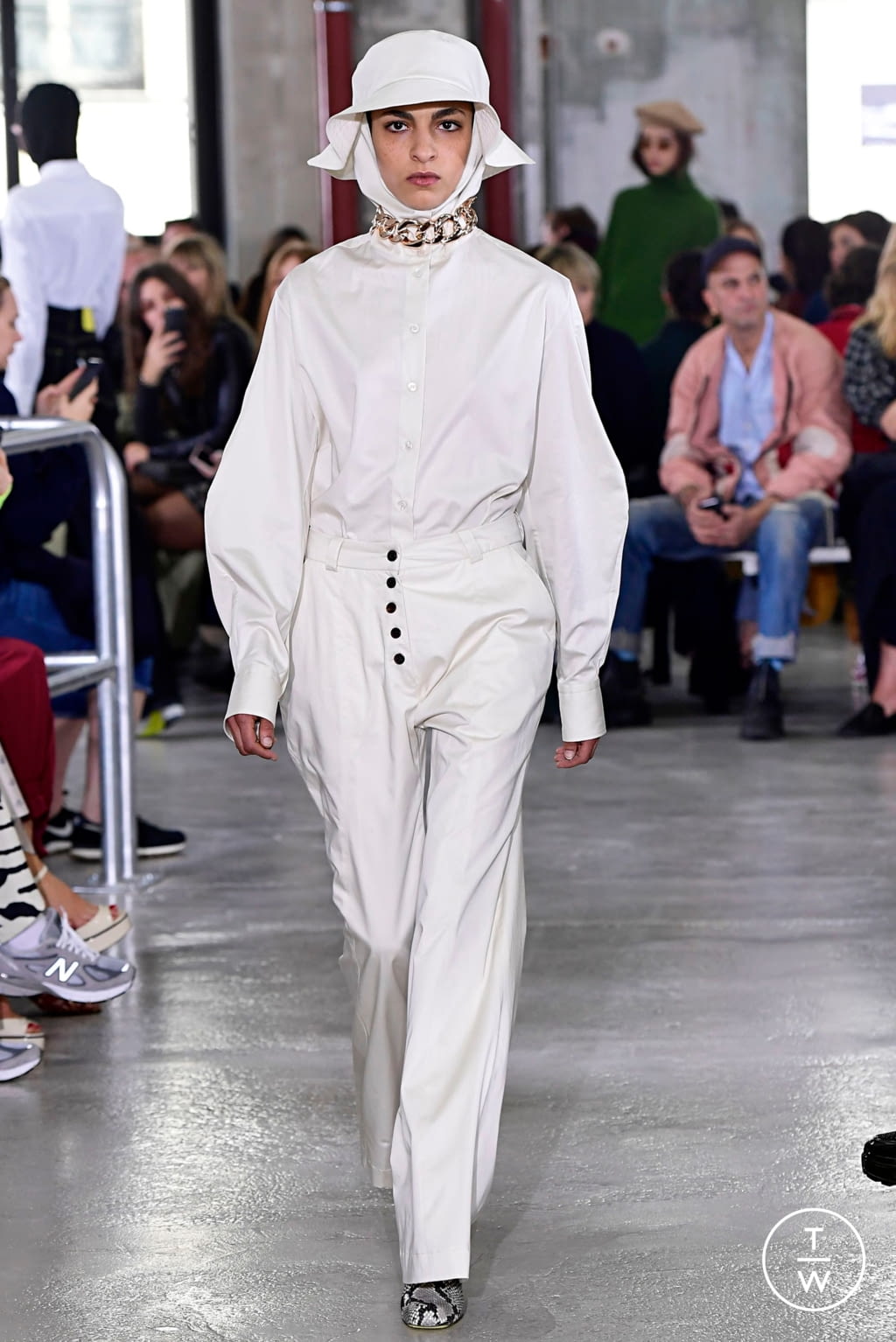 Fashion Week Paris Fall/Winter 2019 look 9 from the Aalto collection womenswear