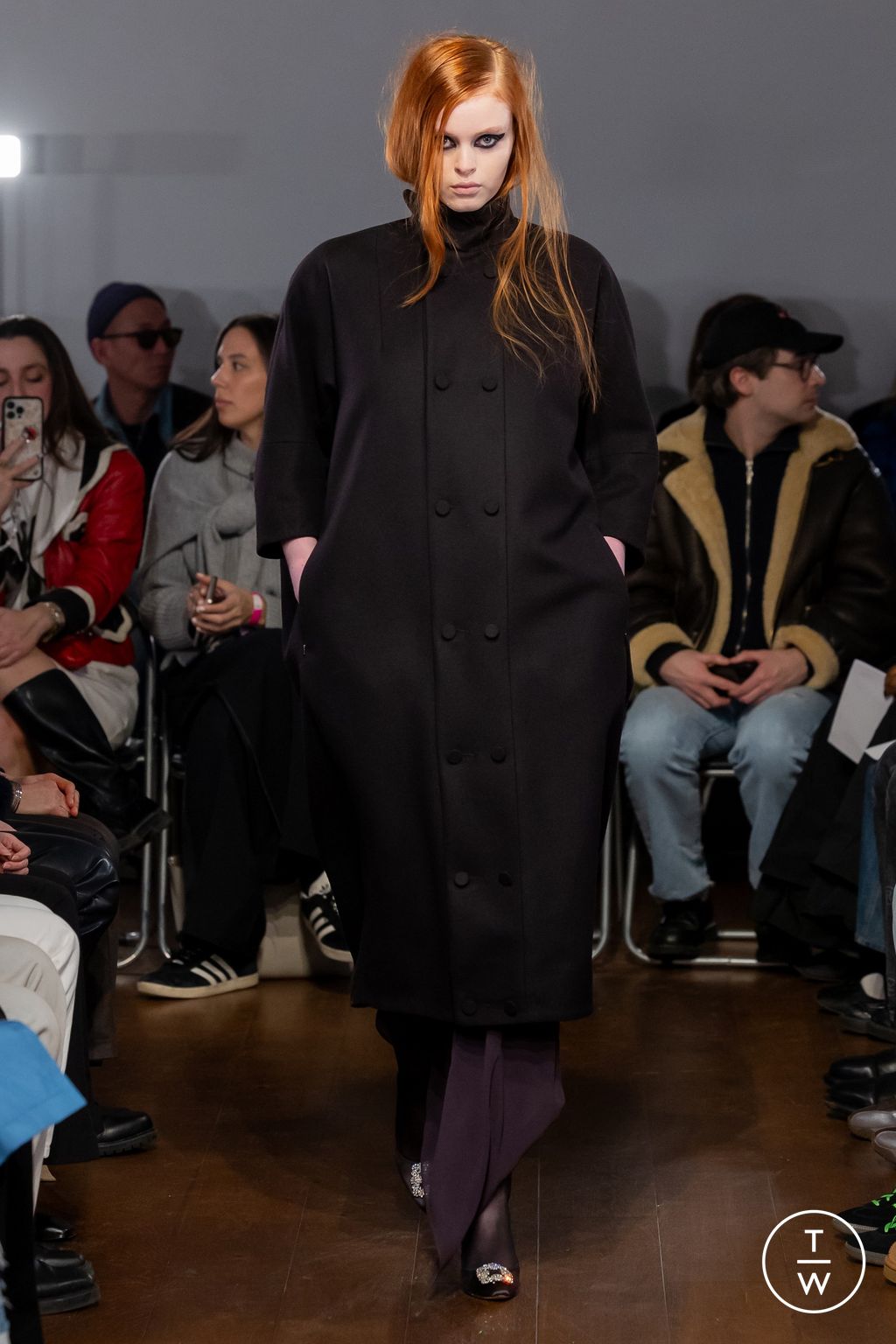 Fashion Week London Fall/Winter 2024 look 3 from the Aaron Esh collection 女装
