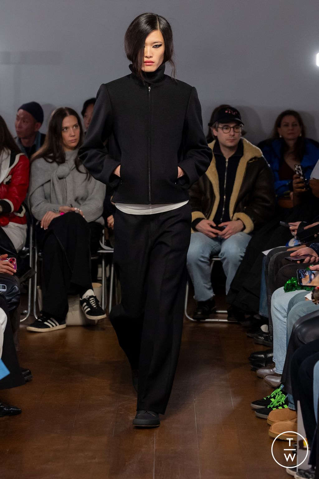 Fashion Week London Fall/Winter 2024 look 8 from the Aaron Esh collection 女装