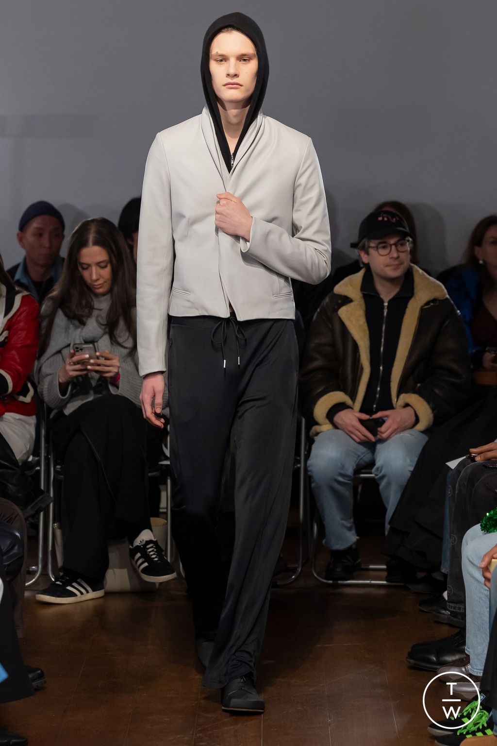 Fashion Week London Fall/Winter 2024 look 13 from the Aaron Esh collection 女装