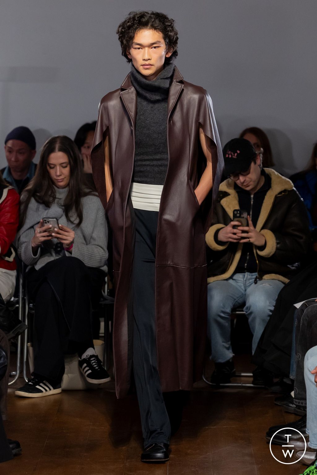 Fashion Week London Fall/Winter 2024 look 14 from the Aaron Esh collection 女装