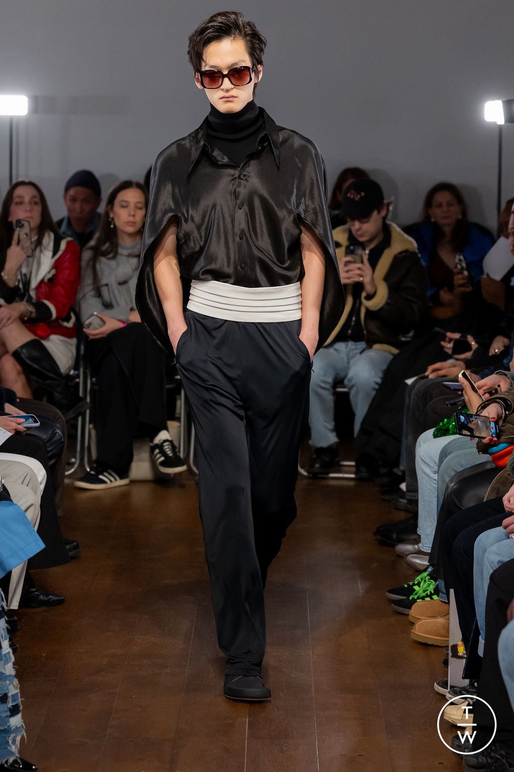 Fashion Week London Fall/Winter 2024 look 20 from the Aaron Esh collection 女装