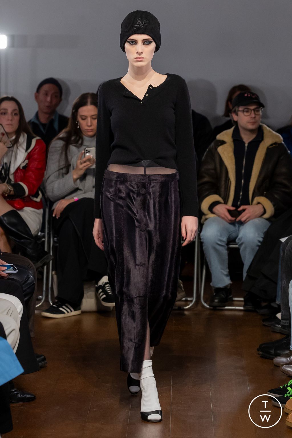 Fashion Week London Fall/Winter 2024 look 21 from the Aaron Esh collection 女装