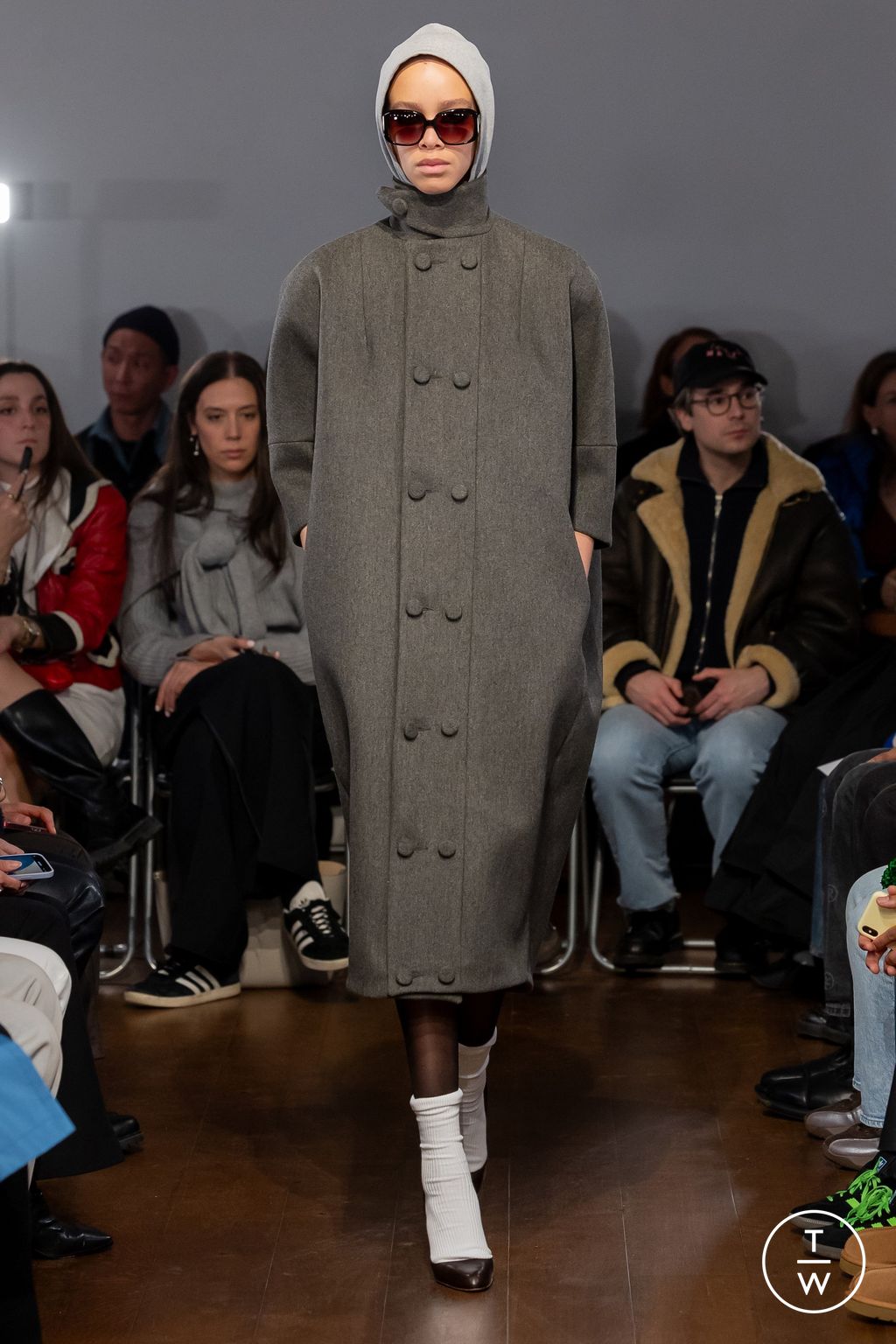 Fashion Week London Fall/Winter 2024 look 23 from the Aaron Esh collection 女装