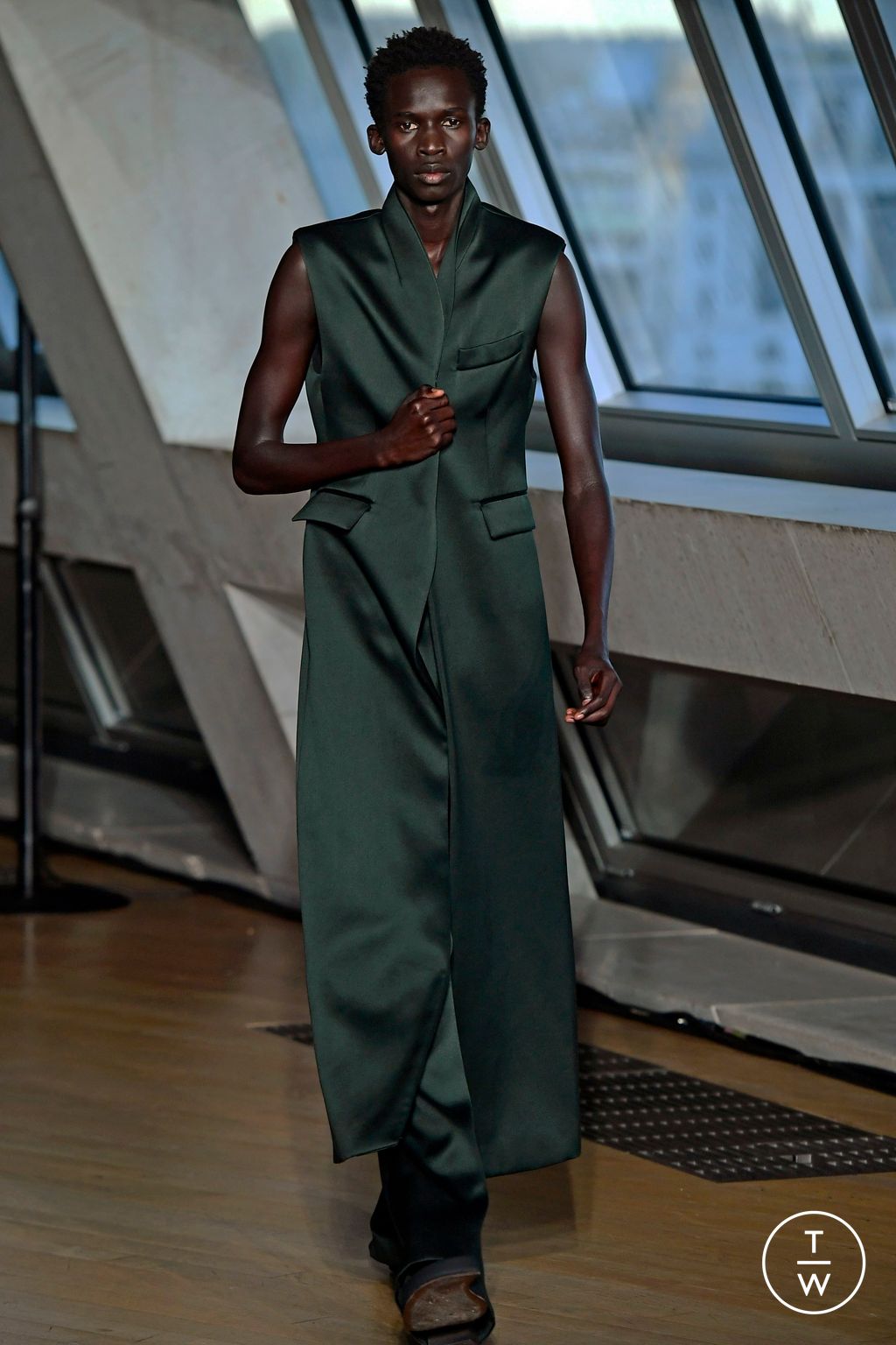 Fashion Week London Spring/Summer 2024 look 4 from the Aaron Esh collection womenswear