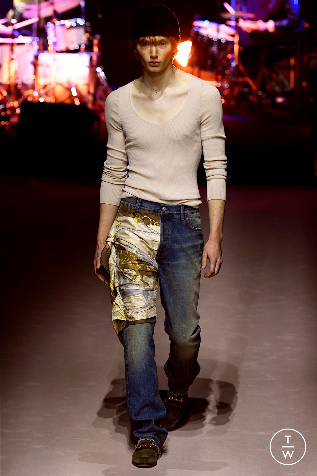 Fashion Week Milan Fall/Winter 2023 look 6 de la collection Gucci menswear