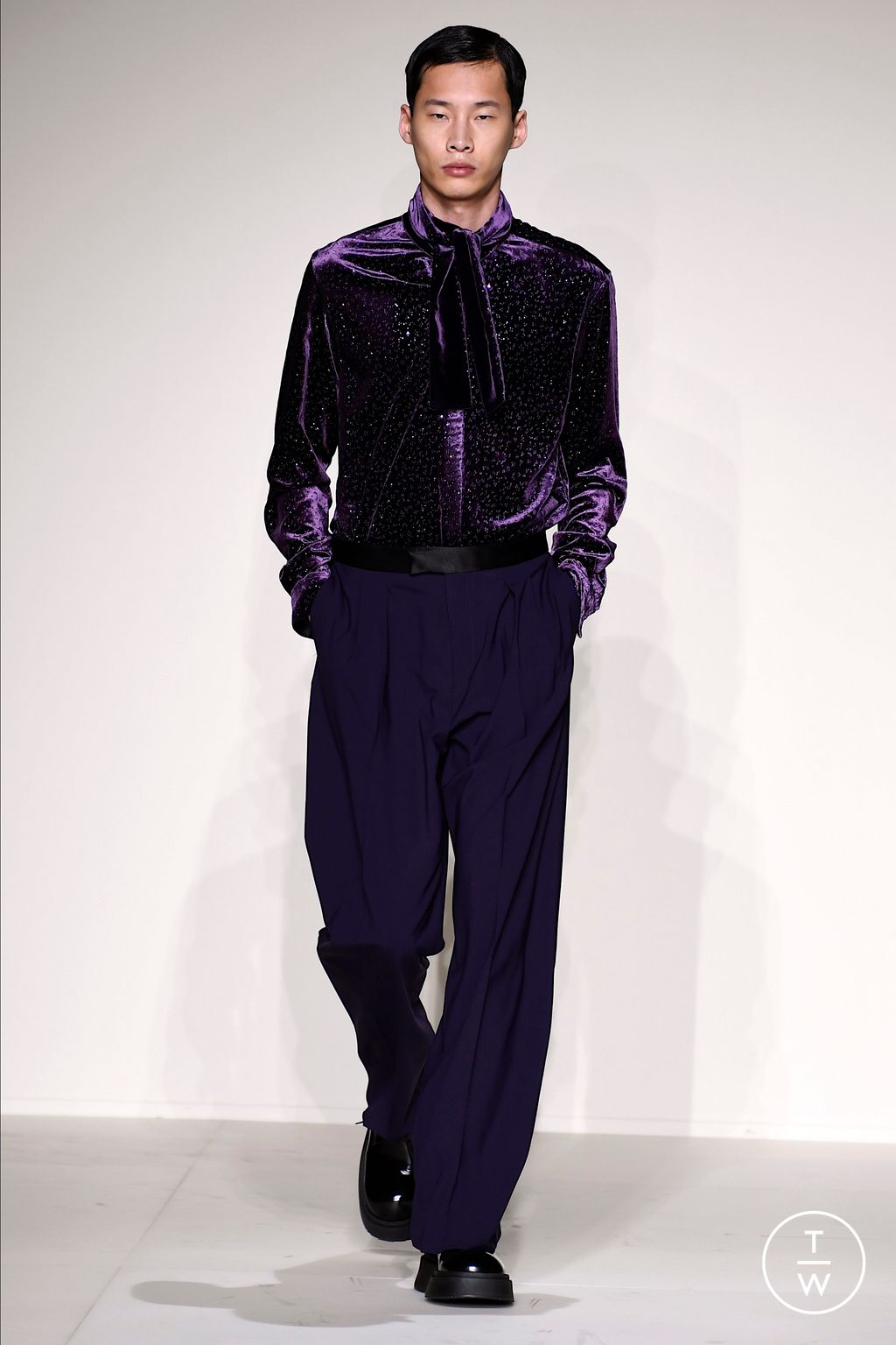 Fashion Week Milan Fall/Winter 2023 look 97 from the Emporio Armani collection 男装