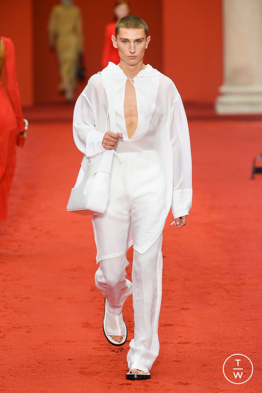 Fashion Week Milan Spring/Summer 2023 look 34 from the Ferragamo collection 女装