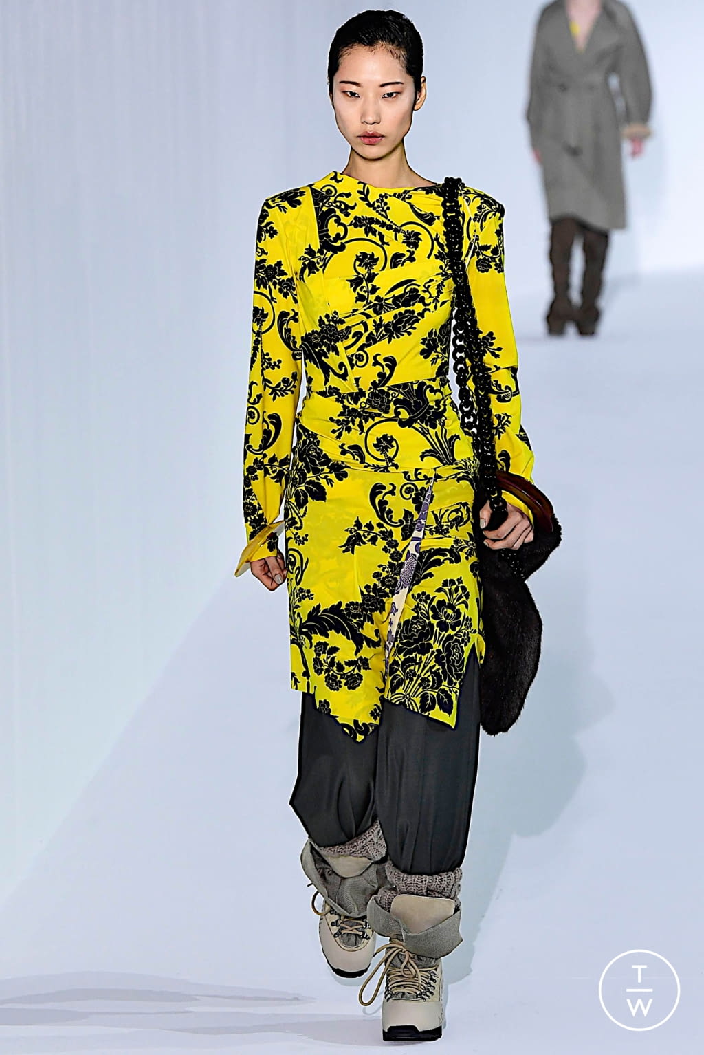 Fashion Week Paris Fall/Winter 2019 look 28 from the Acne Studios collection womenswear