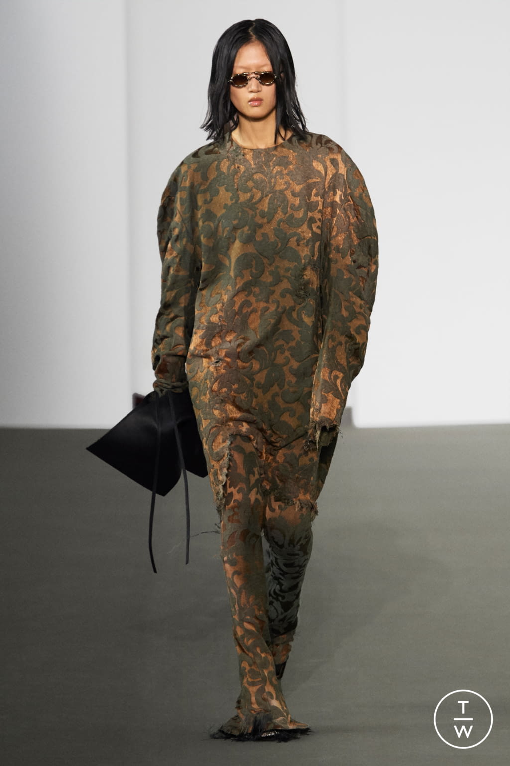 Fashion Week Paris Fall/Winter 2020 look 4 from the Acne Studios collection womenswear