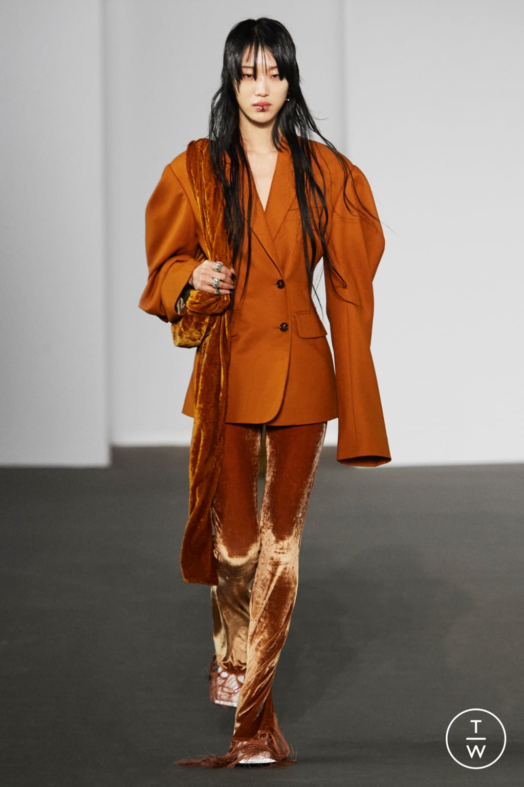 Fashion Week Paris Fall/Winter 2020 look 9 from the Acne Studios collection womenswear