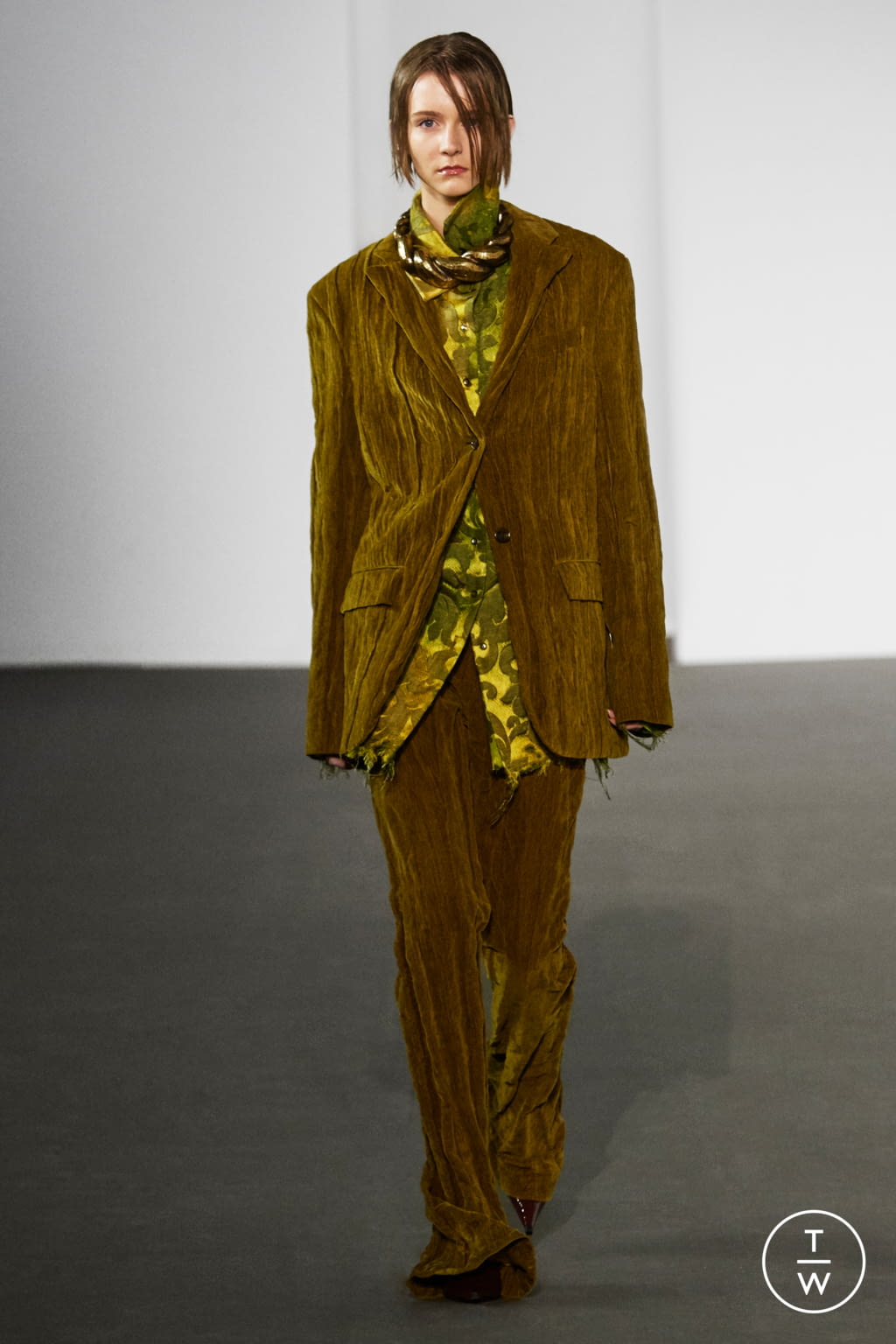 Fashion Week Paris Fall/Winter 2020 look 12 from the Acne Studios collection womenswear