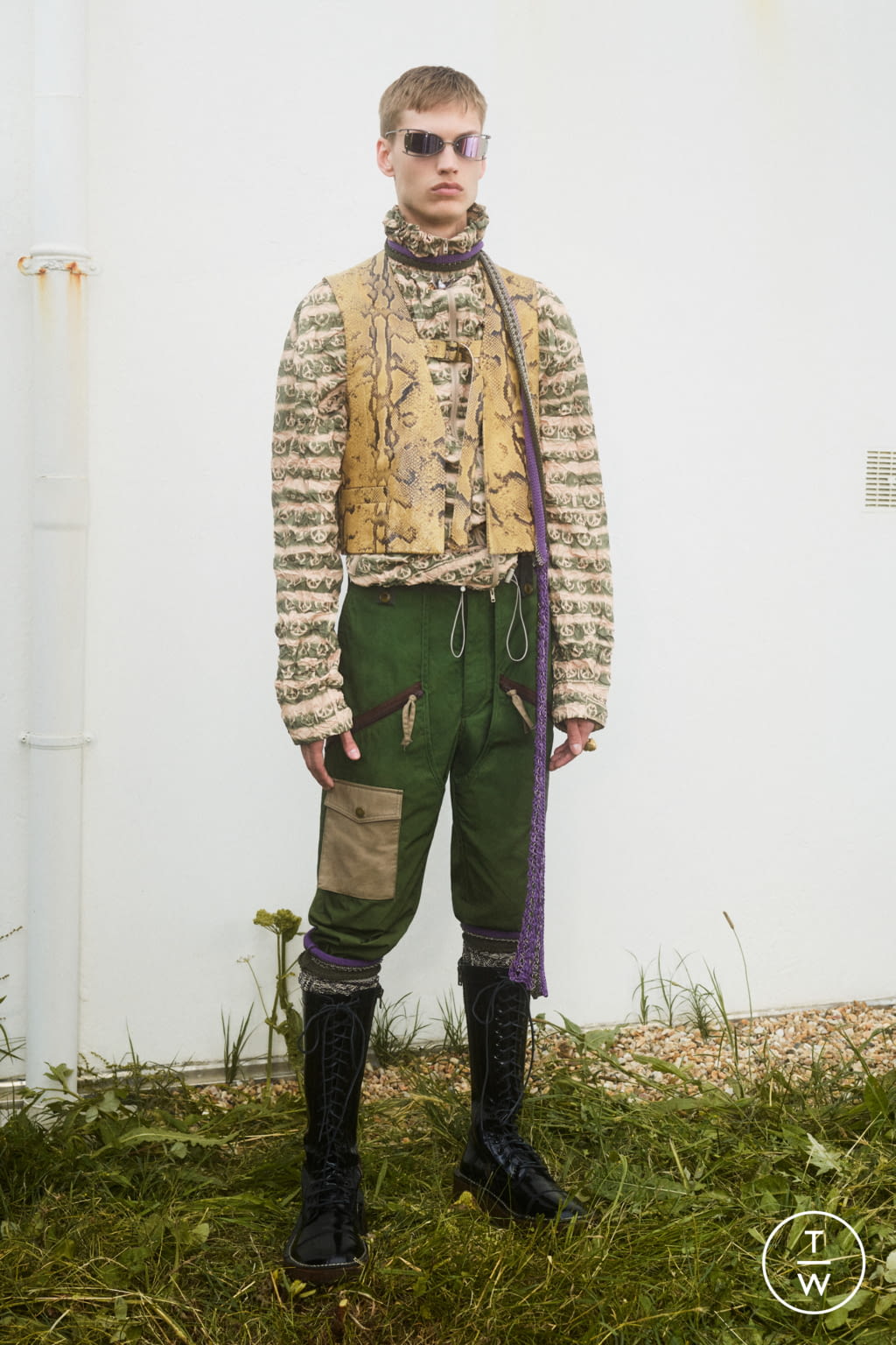 Fashion Week Paris Spring/Summer 2022 look 18 from the Acne Studios collection menswear