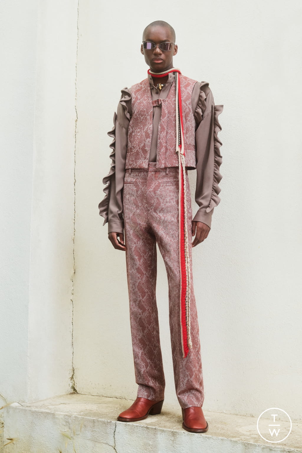 Fashion Week Paris Spring/Summer 2022 look 22 from the Acne Studios collection 男装