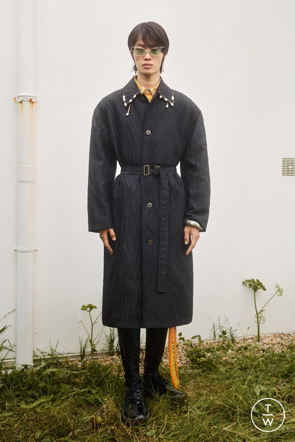 Fashion Week Paris Spring/Summer 2022 look 26 from the Acne Studios collection menswear
