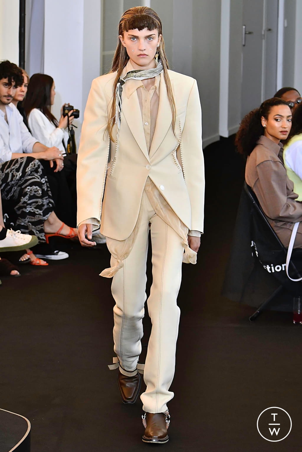 Fashion Week Paris Spring/Summer 2020 look 2 from the Acne Studios collection 女装