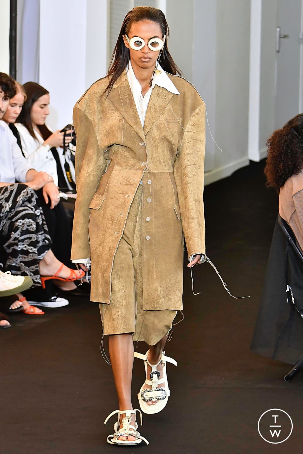 Fashion Week Paris Spring/Summer 2020 look 7 from the Acne Studios collection 女装