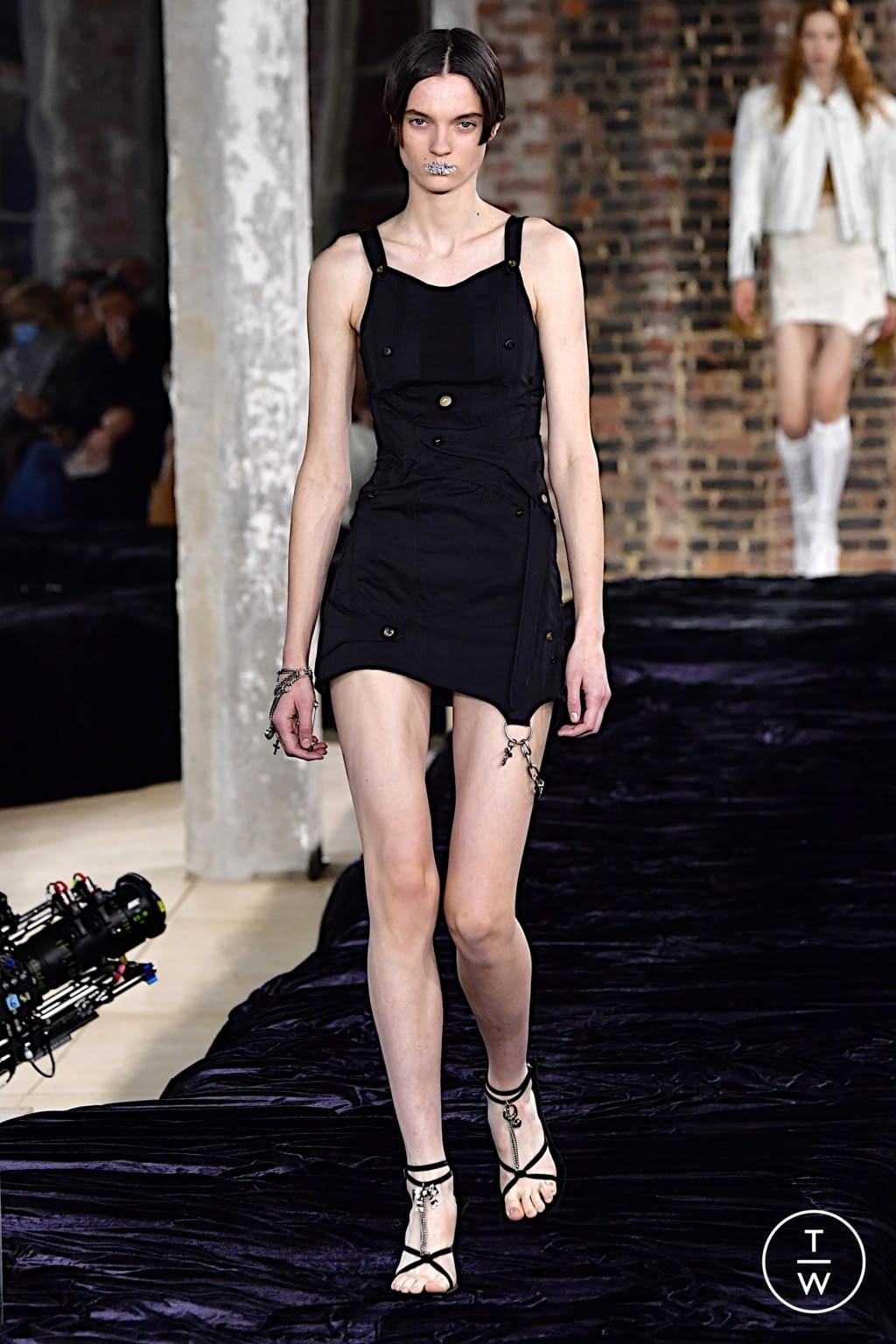 Fashion Week Paris Spring/Summer 2022 look 11 from the Acne Studios collection 女装