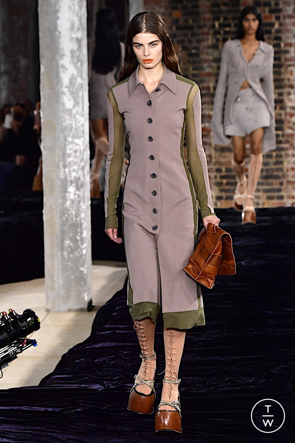 Fashion Week Paris Spring/Summer 2022 look 18 from the Acne Studios collection 女装