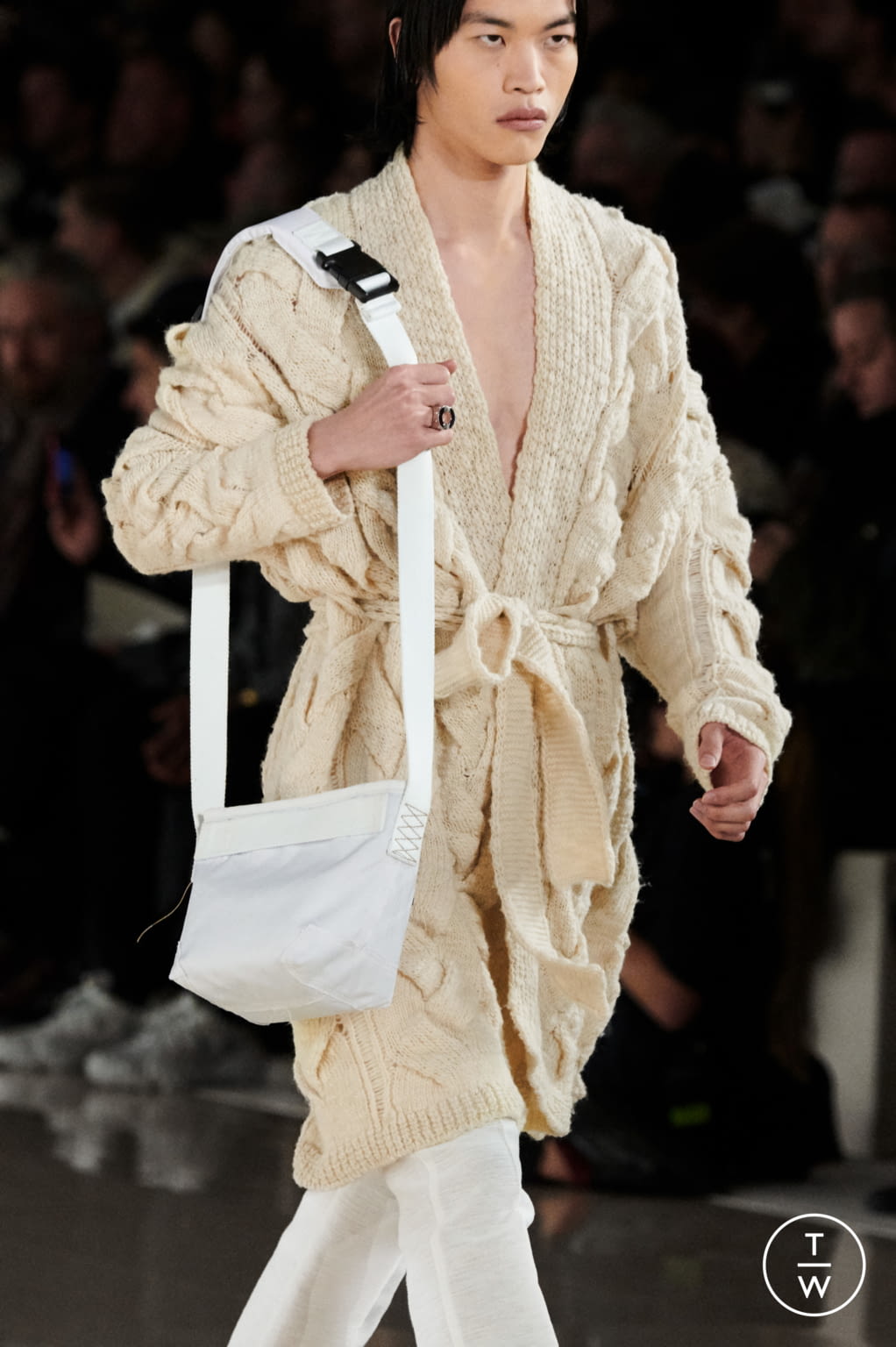 Fashion Week Paris Fall/Winter 2020 look 4 de la collection Acne Studios menswear accessories