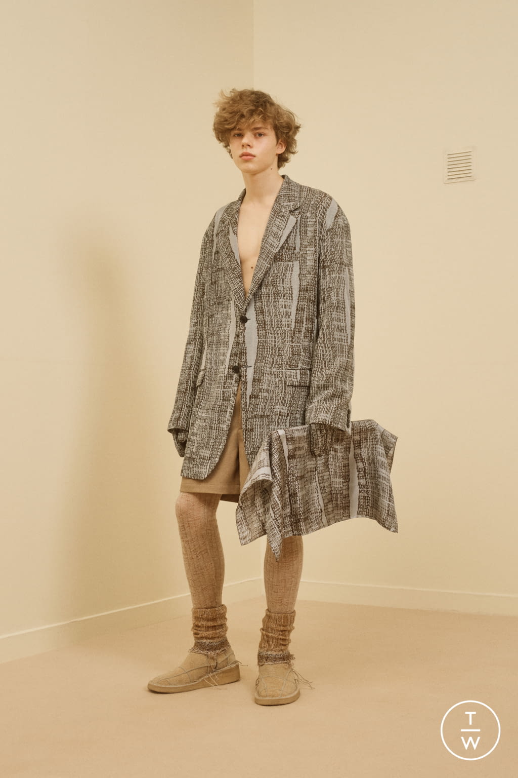 Fashion Week Paris Fall/Winter 2021 look 1 de la collection Acne Studios menswear