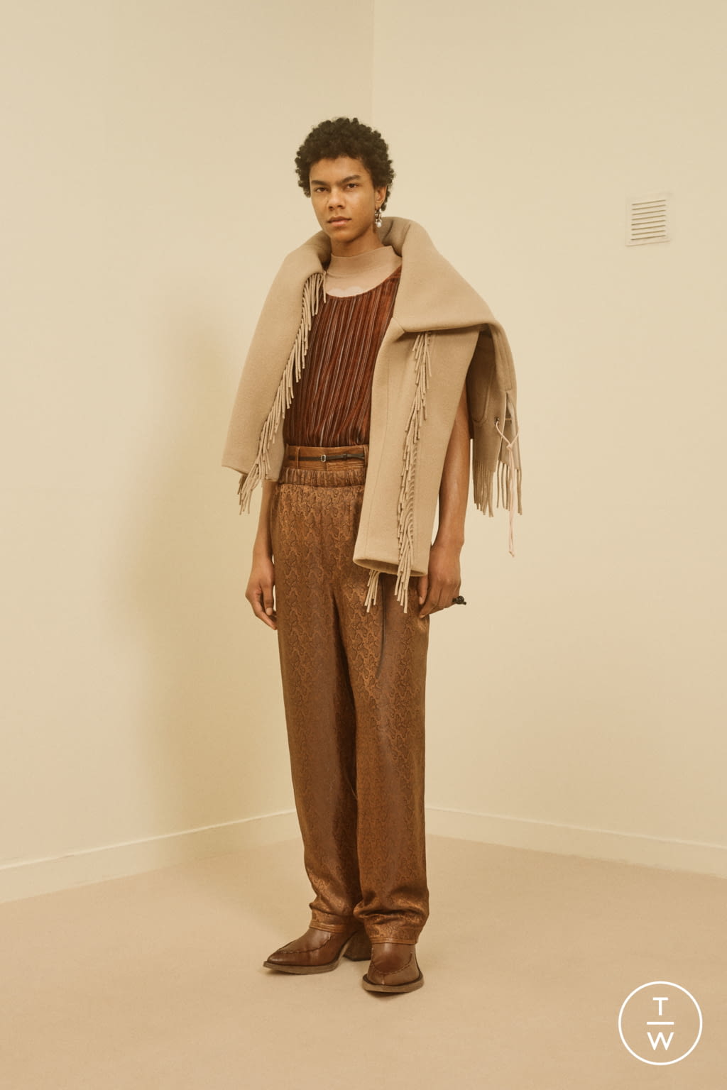 Fashion Week Paris Fall/Winter 2021 look 9 from the Acne Studios collection 男装