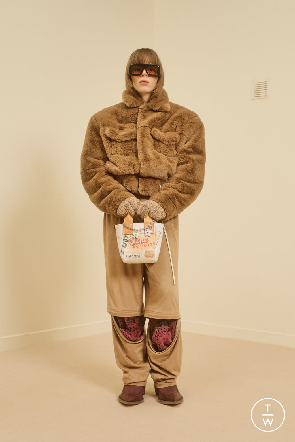 Fashion Week Paris Fall/Winter 2021 look 10 from the Acne Studios collection 男装