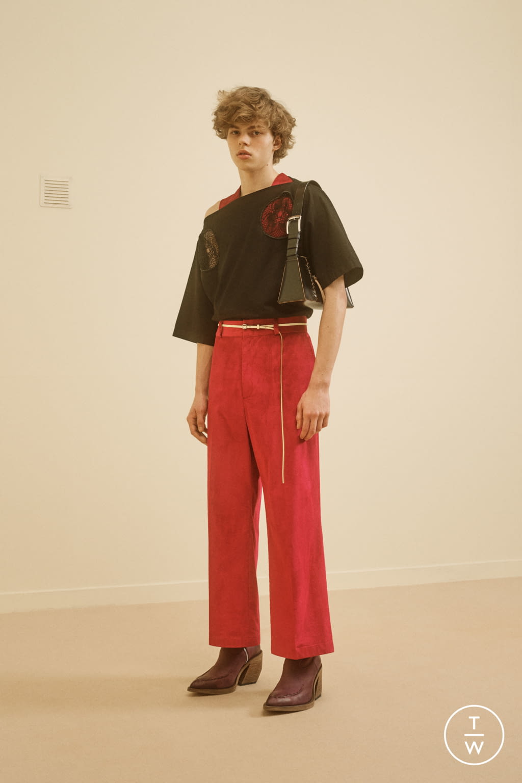 Fashion Week Paris Fall/Winter 2021 look 13 from the Acne Studios collection menswear