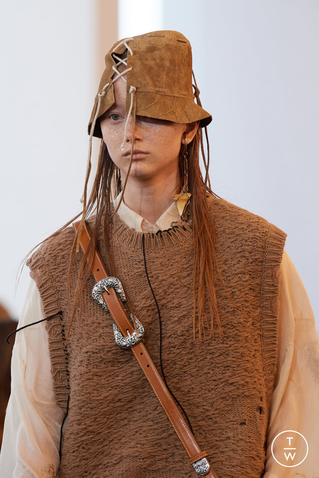Fashion Week Paris Spring/Summer 2020 look 16 from the Acne Studios collection 女装配饰