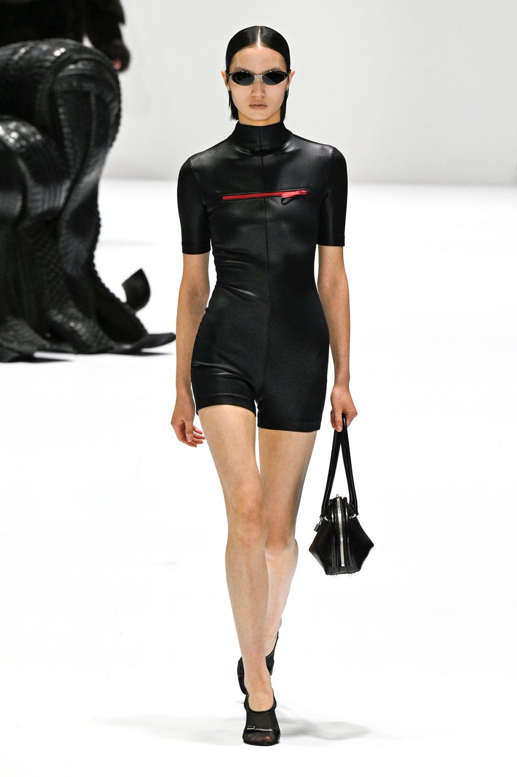 Fashion Week Paris Fall/Winter 2024 look 4 de la collection Acne Studios womenswear