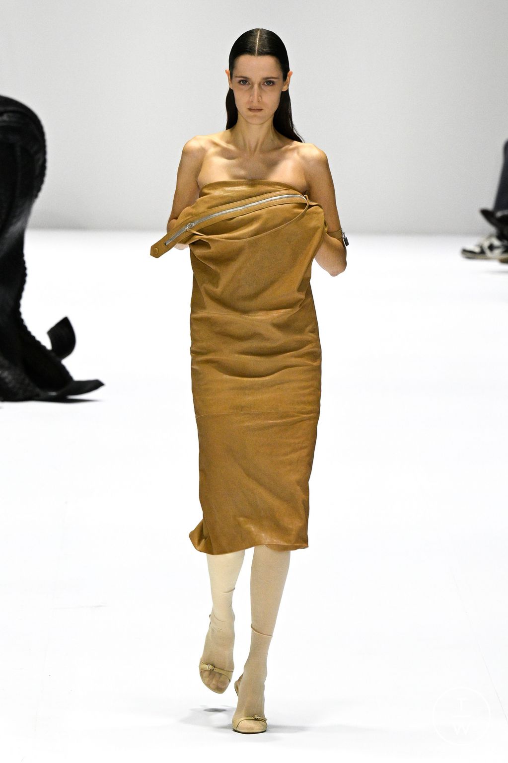 Fashion Week Paris Fall/Winter 2024 look 9 de la collection Acne Studios womenswear