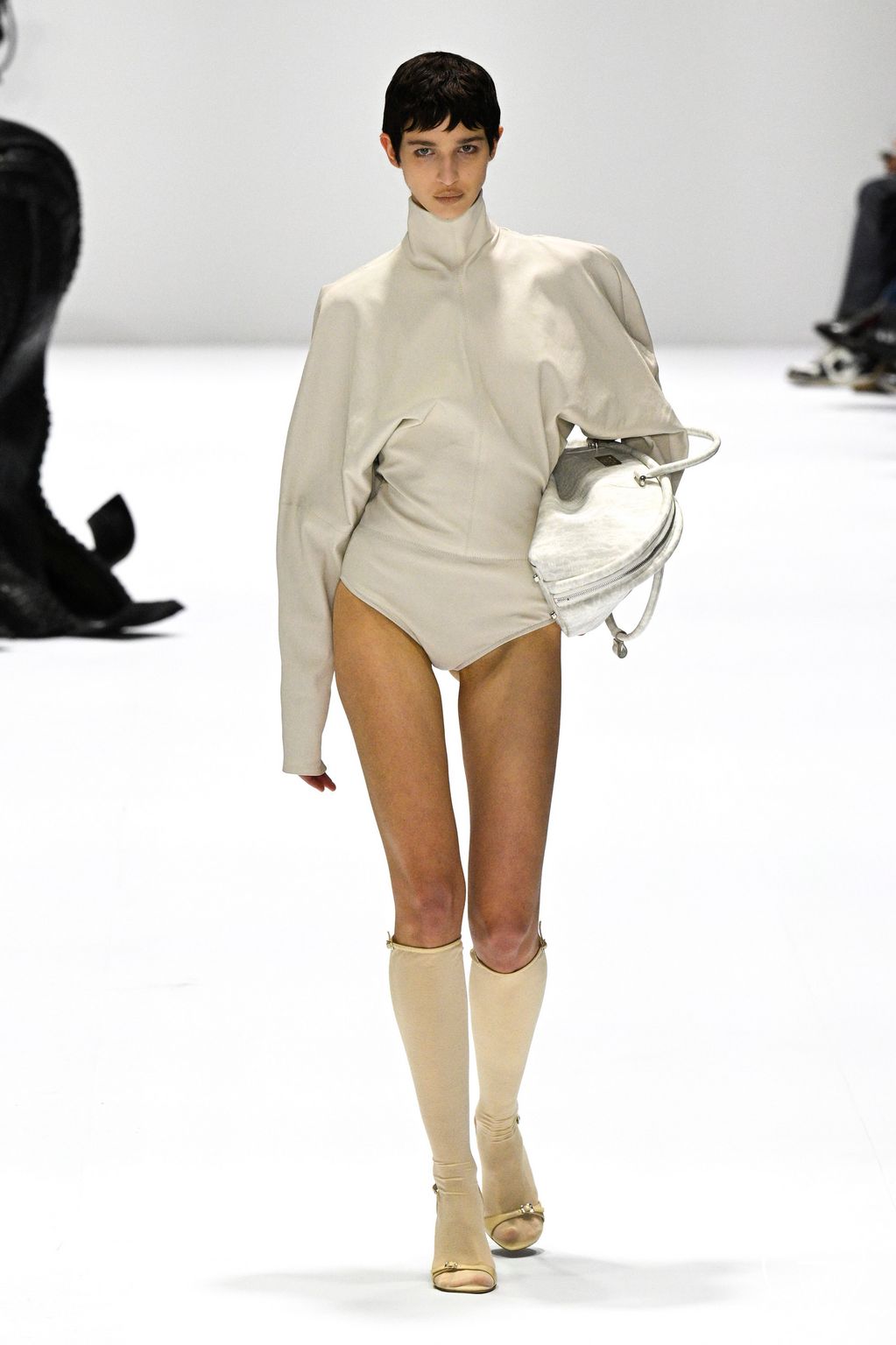 Fashion Week Paris Fall/Winter 2024 look 12 de la collection Acne Studios womenswear
