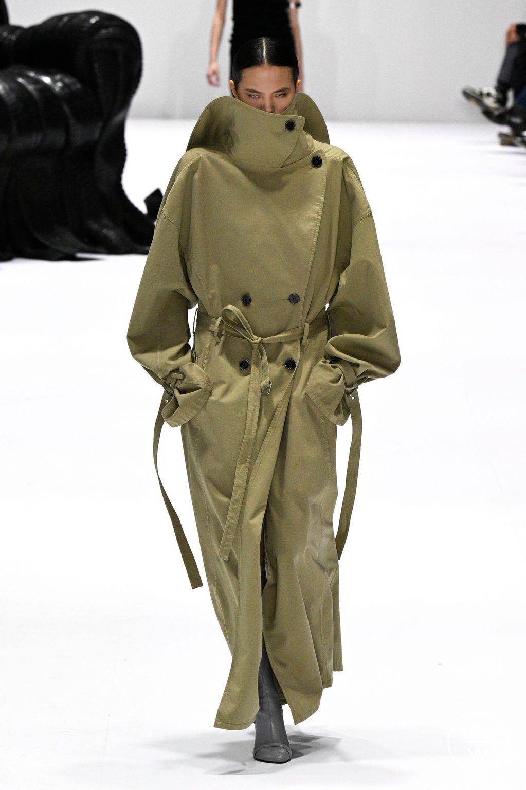 Fashion Week Paris Fall/Winter 2024 look 15 de la collection Acne Studios womenswear