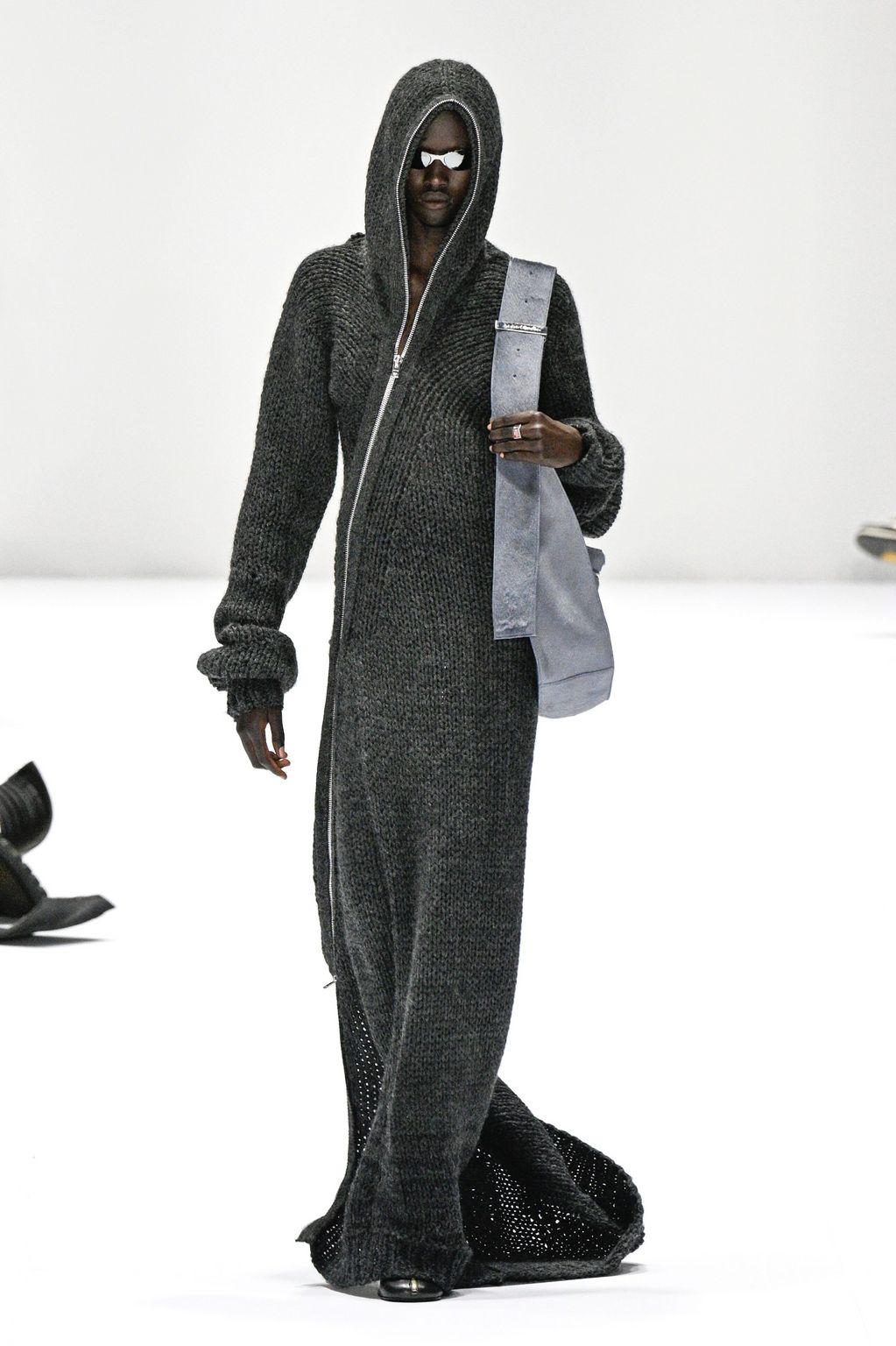 Fashion Week Paris Fall/Winter 2024 look 21 from the Acne Studios collection 女装