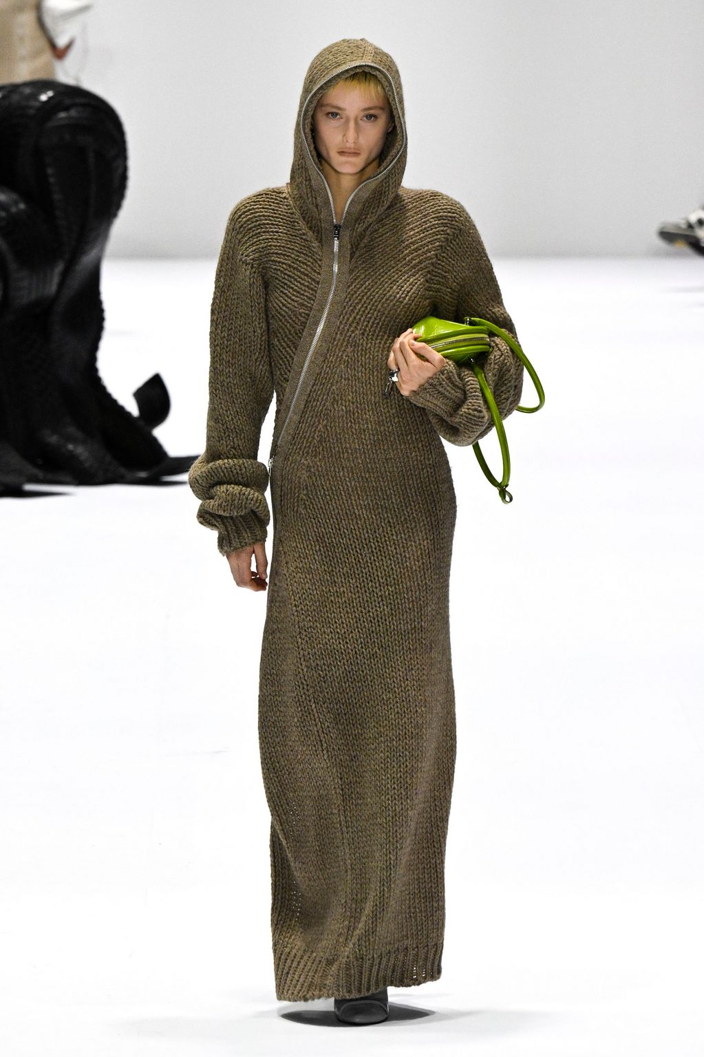 Fashion Week Paris Fall/Winter 2024 look 23 de la collection Acne Studios womenswear