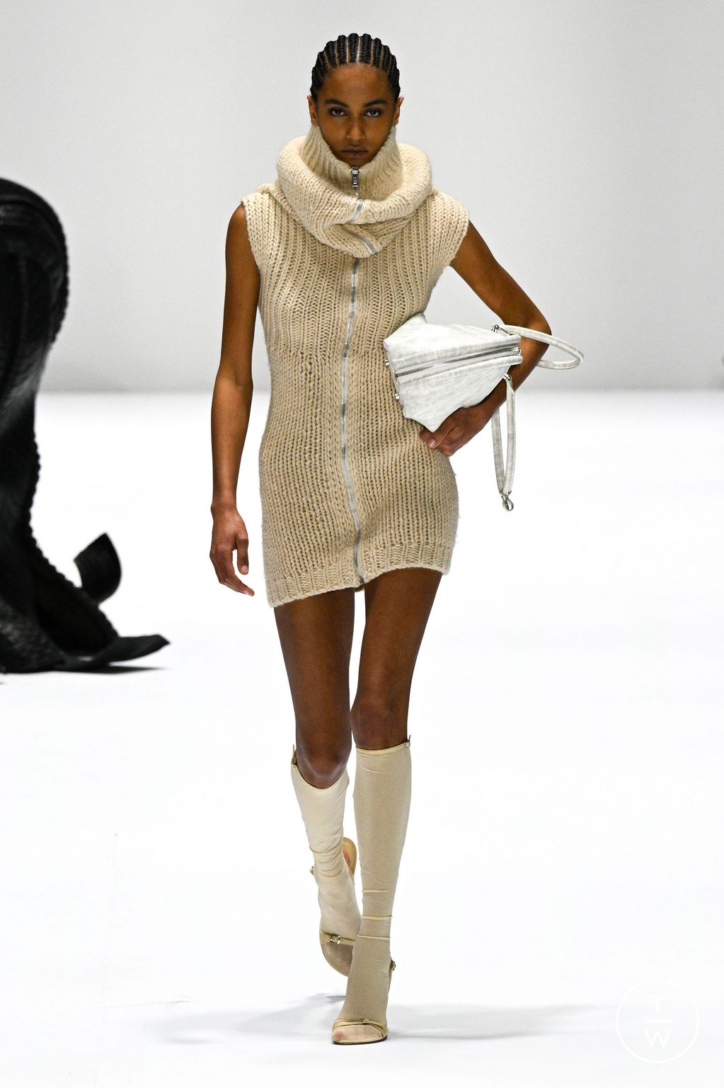 Fashion Week Paris Fall/Winter 2024 look 24 de la collection Acne Studios womenswear