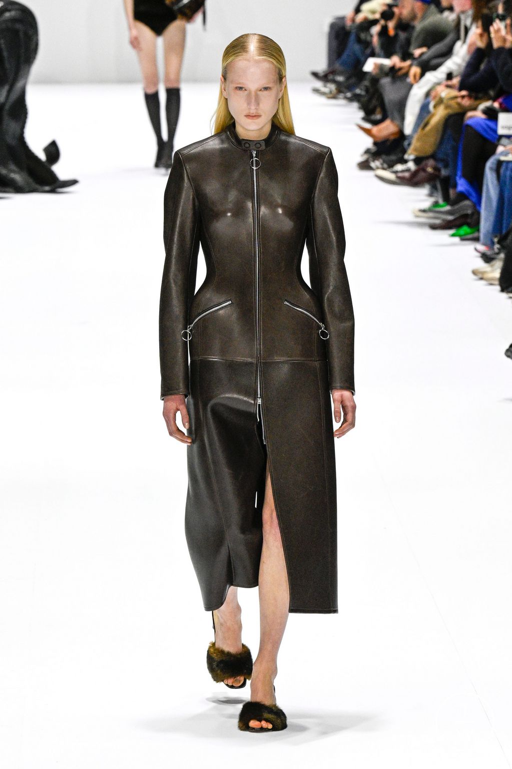 Fashion Week Paris Fall/Winter 2024 look 30 from the Acne Studios collection 女装