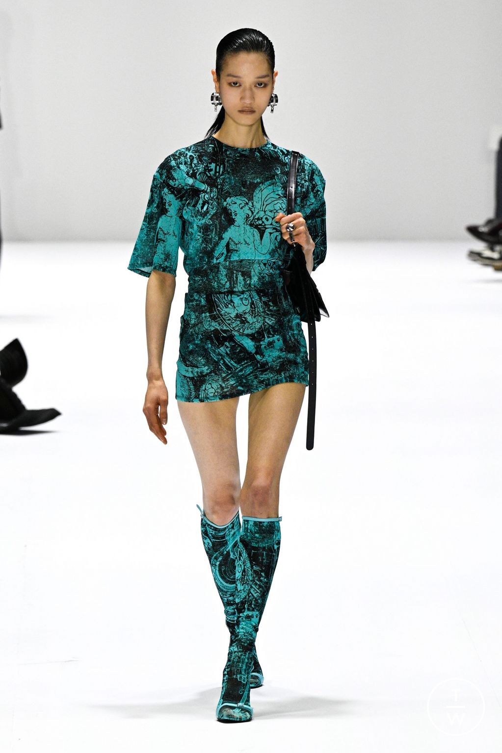 Fashion Week Paris Fall/Winter 2024 look 32 from the Acne Studios collection 女装