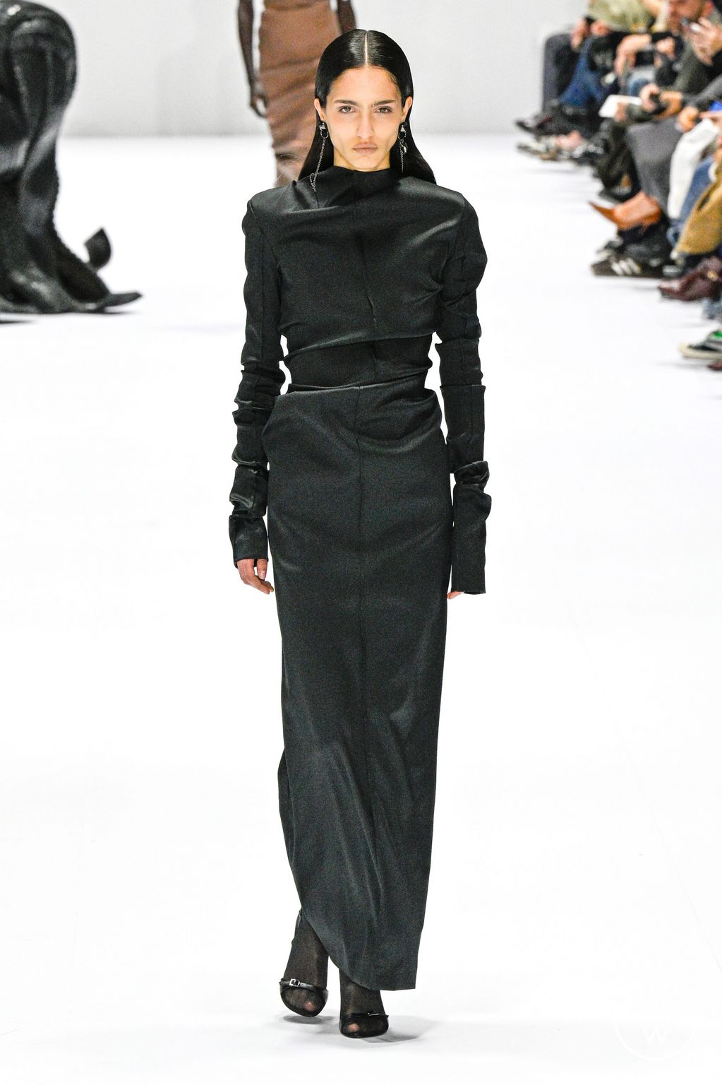 Fashion Week Paris Fall/Winter 2024 look 33 from the Acne Studios collection womenswear