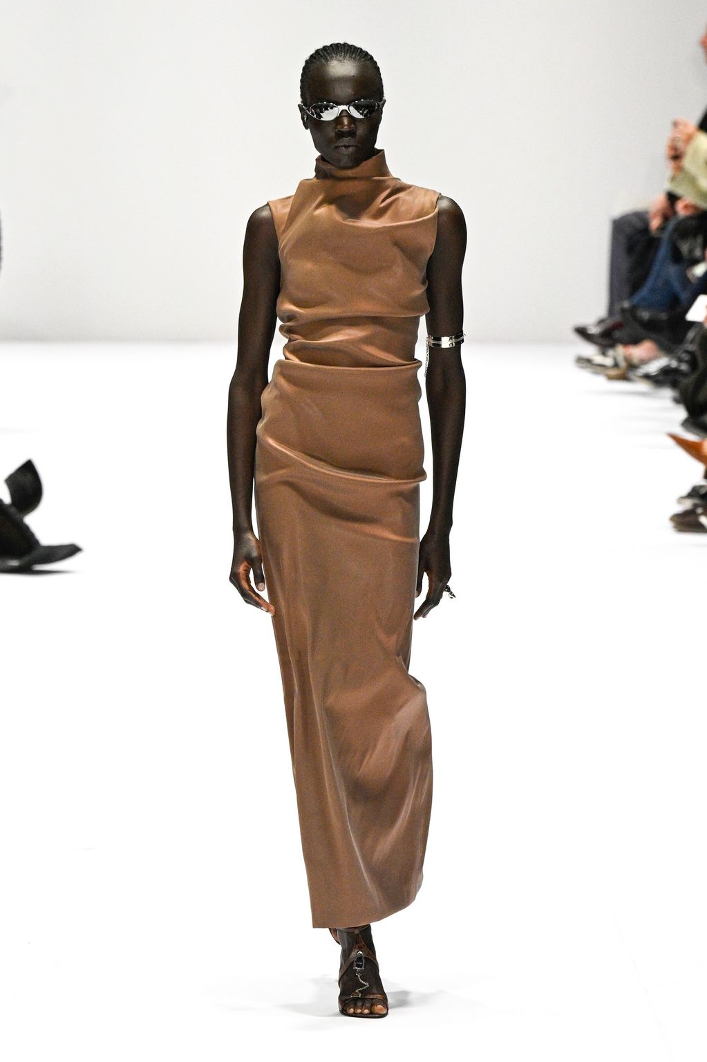 Fashion Week Paris Fall/Winter 2024 look 34 from the Acne Studios collection womenswear