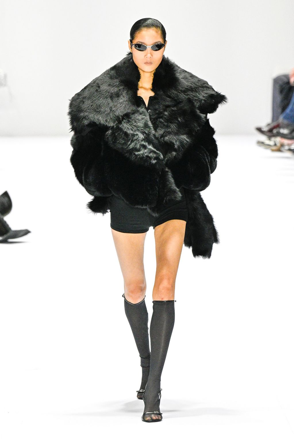 Fashion Week Paris Fall/Winter 2024 look 35 from the Acne Studios collection 女装