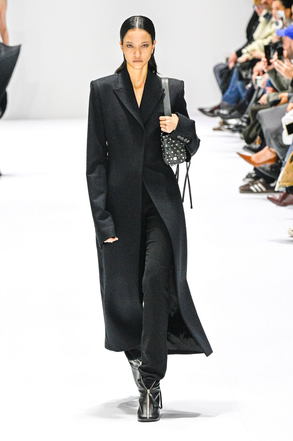 Fashion Week Paris Fall/Winter 2024 look 37 de la collection Acne Studios womenswear