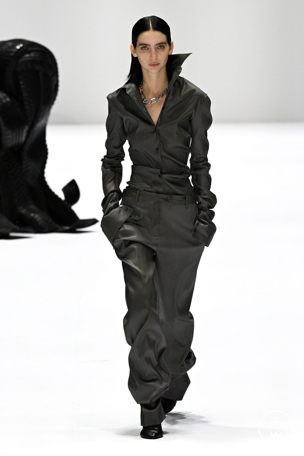 Fashion Week Paris Fall/Winter 2024 look 41 from the Acne Studios collection 女装